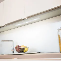 Lámpara LED bajo armario Peppa Sensor 55cm, blanco
