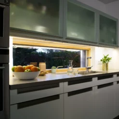 Lámpara LED bajo mueble con sensor OSRAM LINEAR FLAT, 3000 K plateada