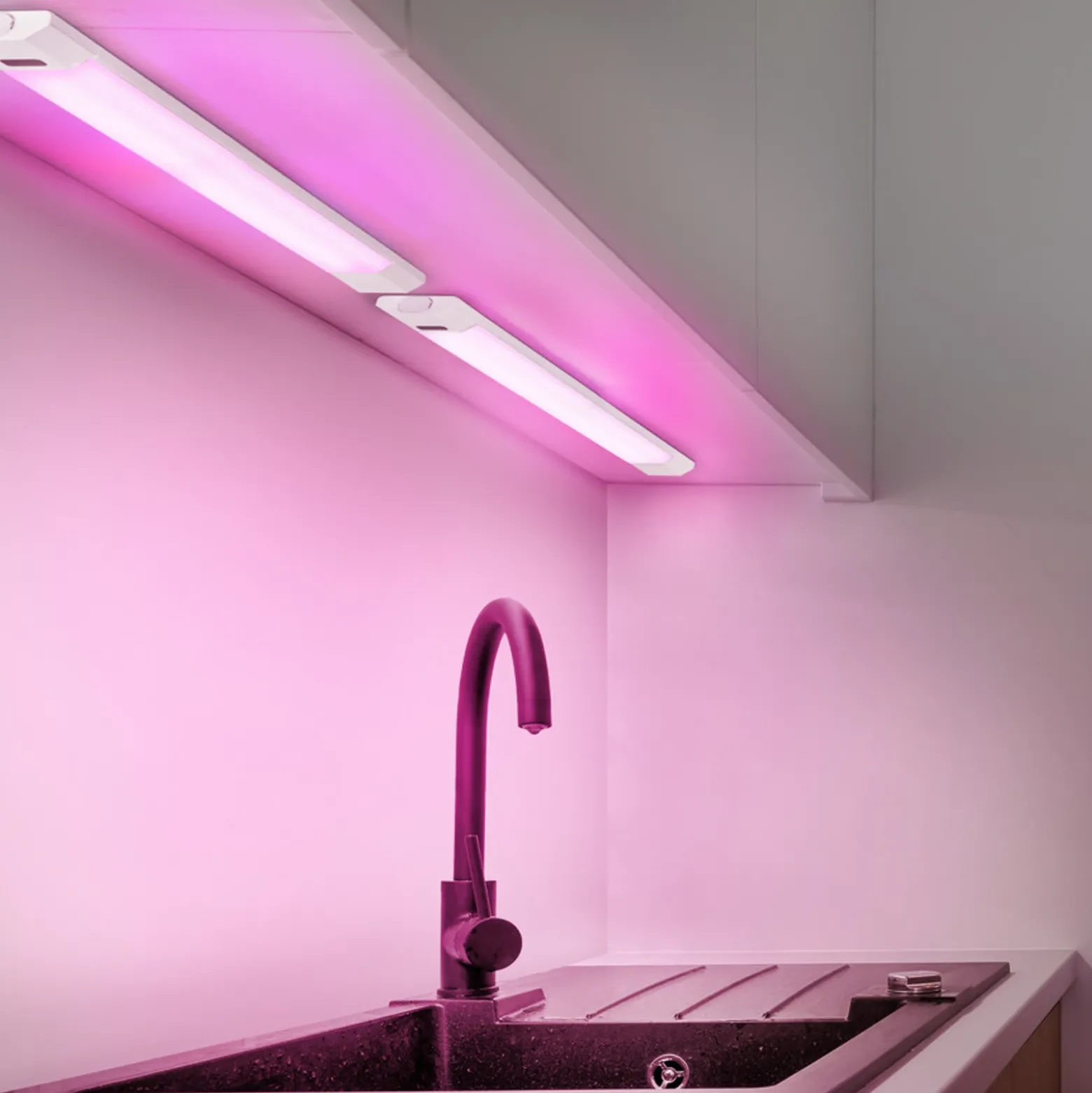 Lámpara LED bajo mueble OSRAM Linear Edge Sensor RGBW 50 cm blanco