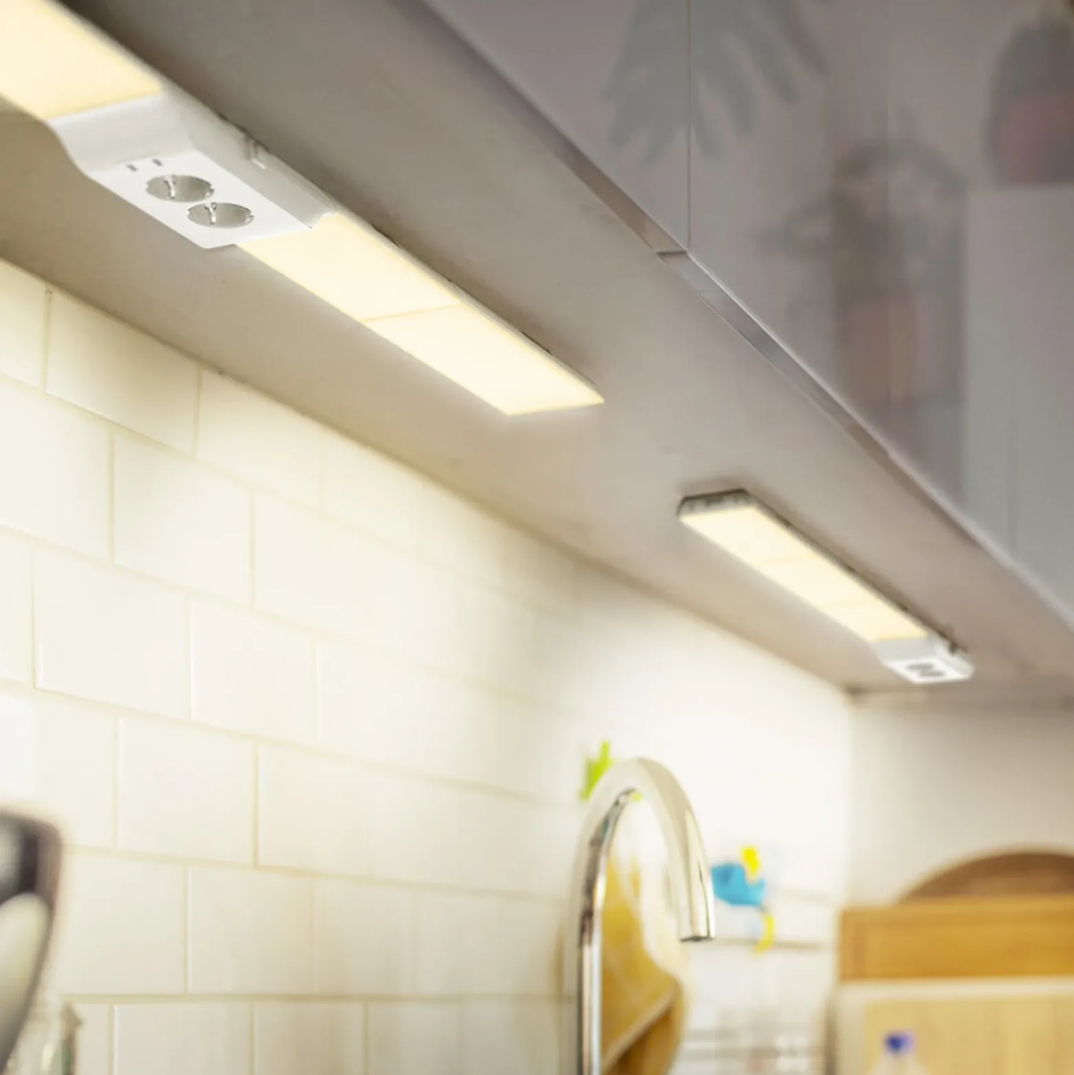 Lámpara LED bajo mueble OSRAM Socket blanca, ampliación 3000 K