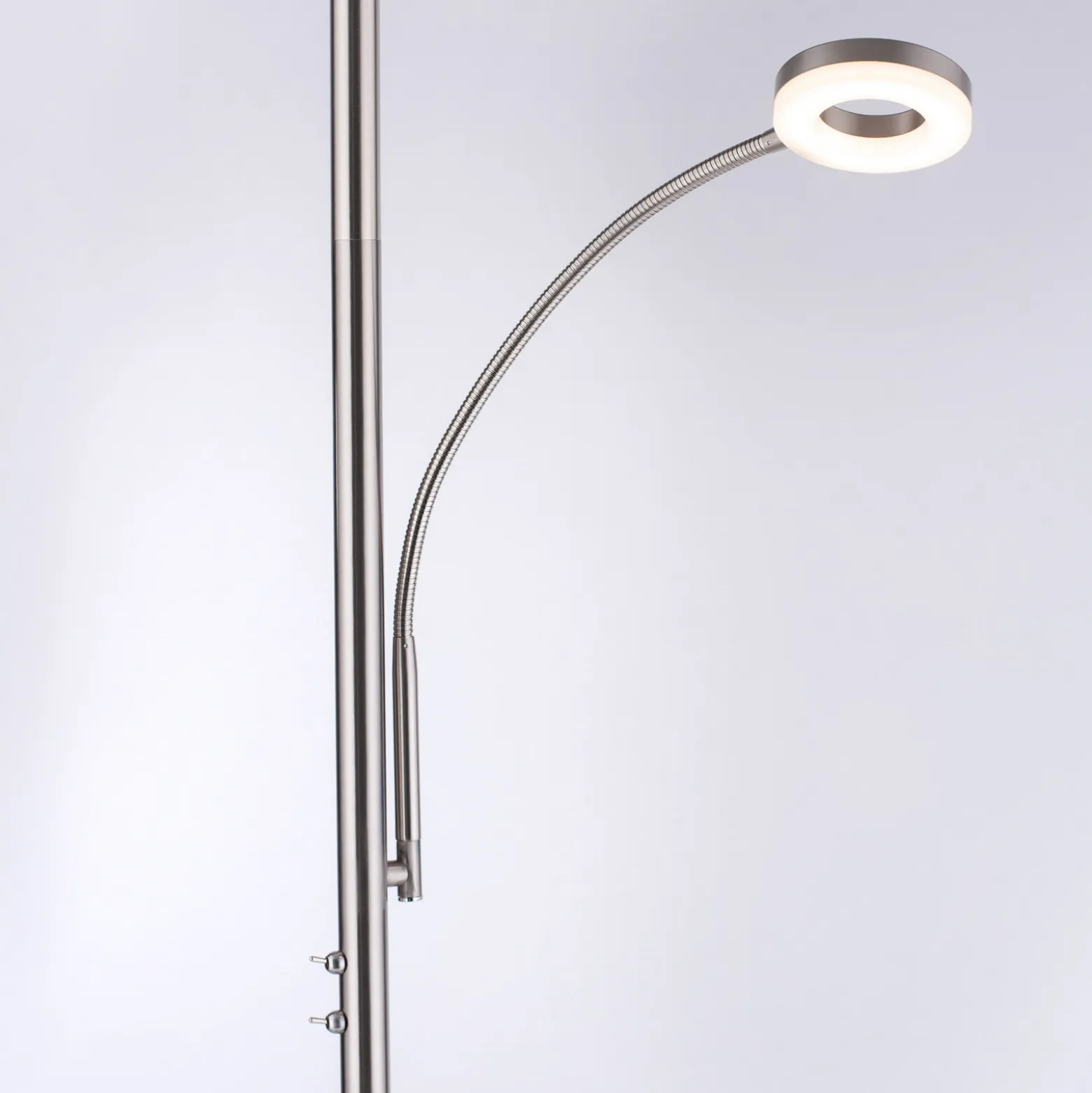 lámpara LED de pie LOLAsmart Rocco con brazo de lectura