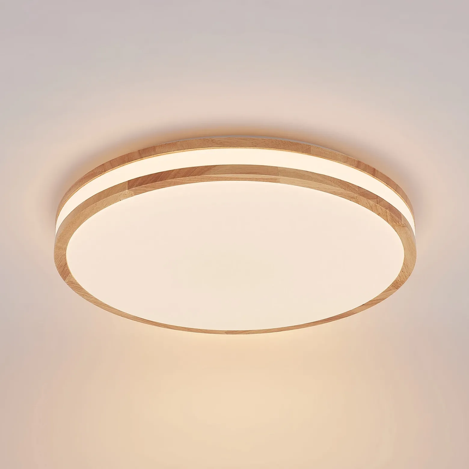 Lámpara LED de techo Lindby Emiva, 50 cm, madera clara, CCT
