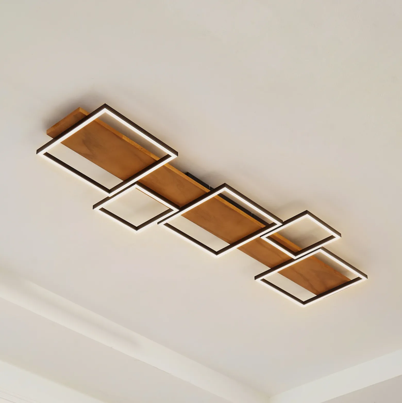 Lámpara LED de techo Lindby Galad, negra, madera, 5 luces, 140 cm