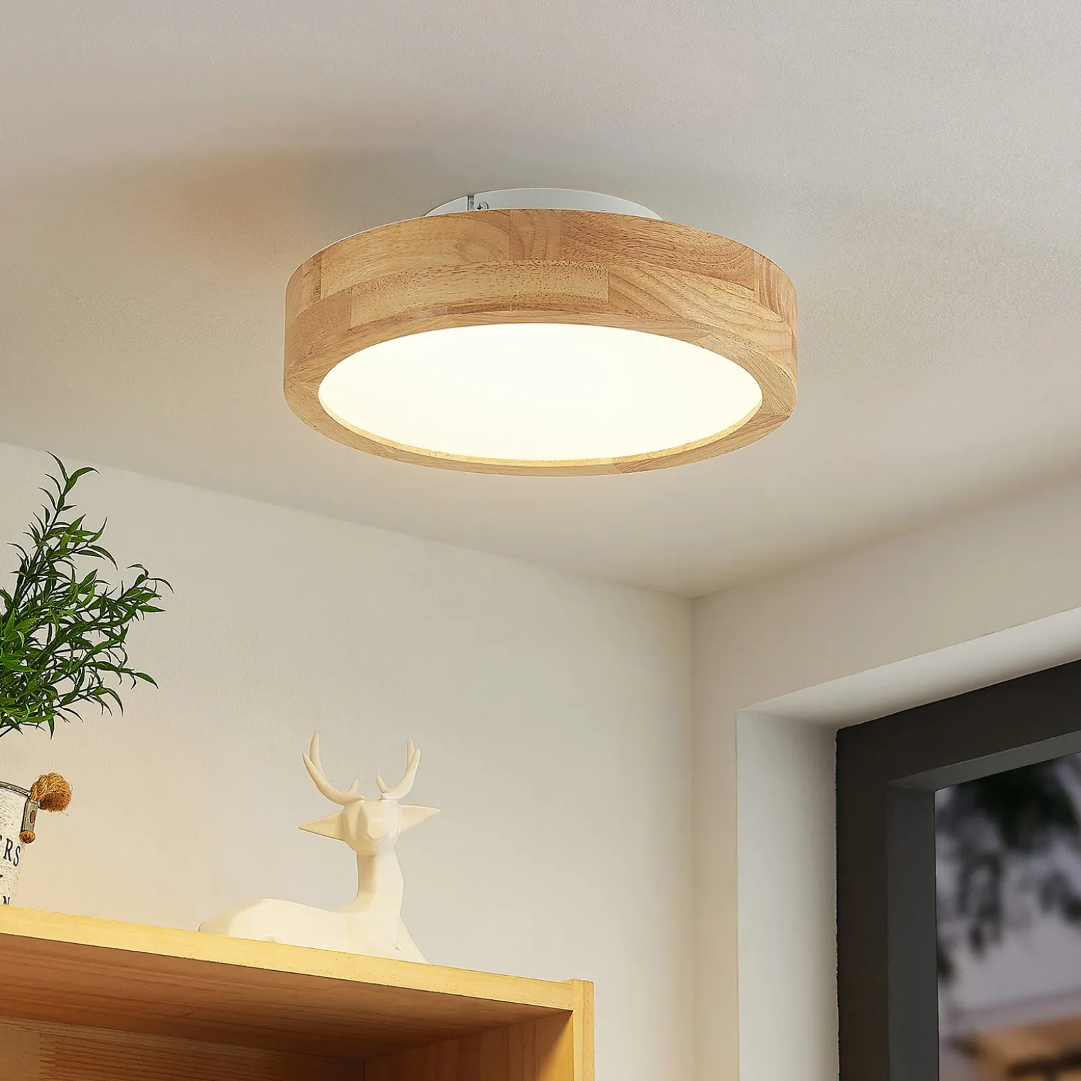 Lámpara LED de techo Lindby Lanira, Ø 30 cm, madera, control remoto, CCT