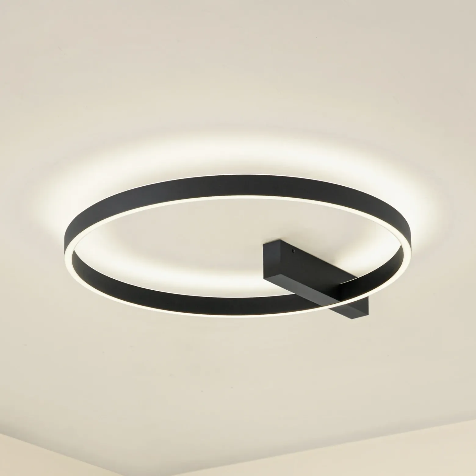Lámpara LED de techo Lucande Isalin, 60 cm, negro, CCT, atenuable