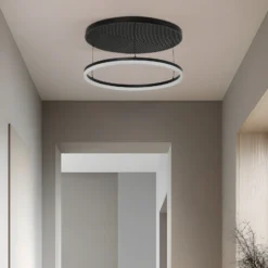 Lámpara LED de techo Lucande Orven, negro/madera, Ø50 cm, atenuable