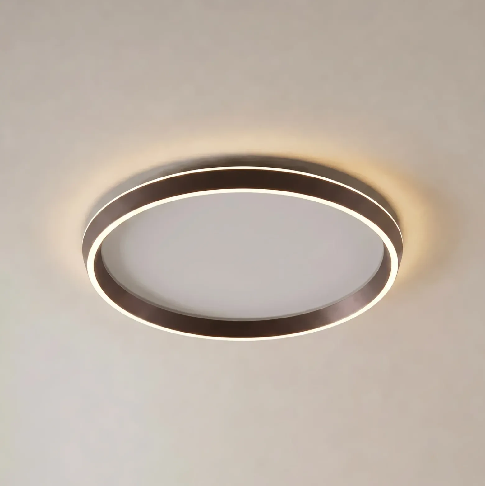 Lámpara LED de techo Lucande Rylan, marrón, Ø 62 cm, atenuable, CCT