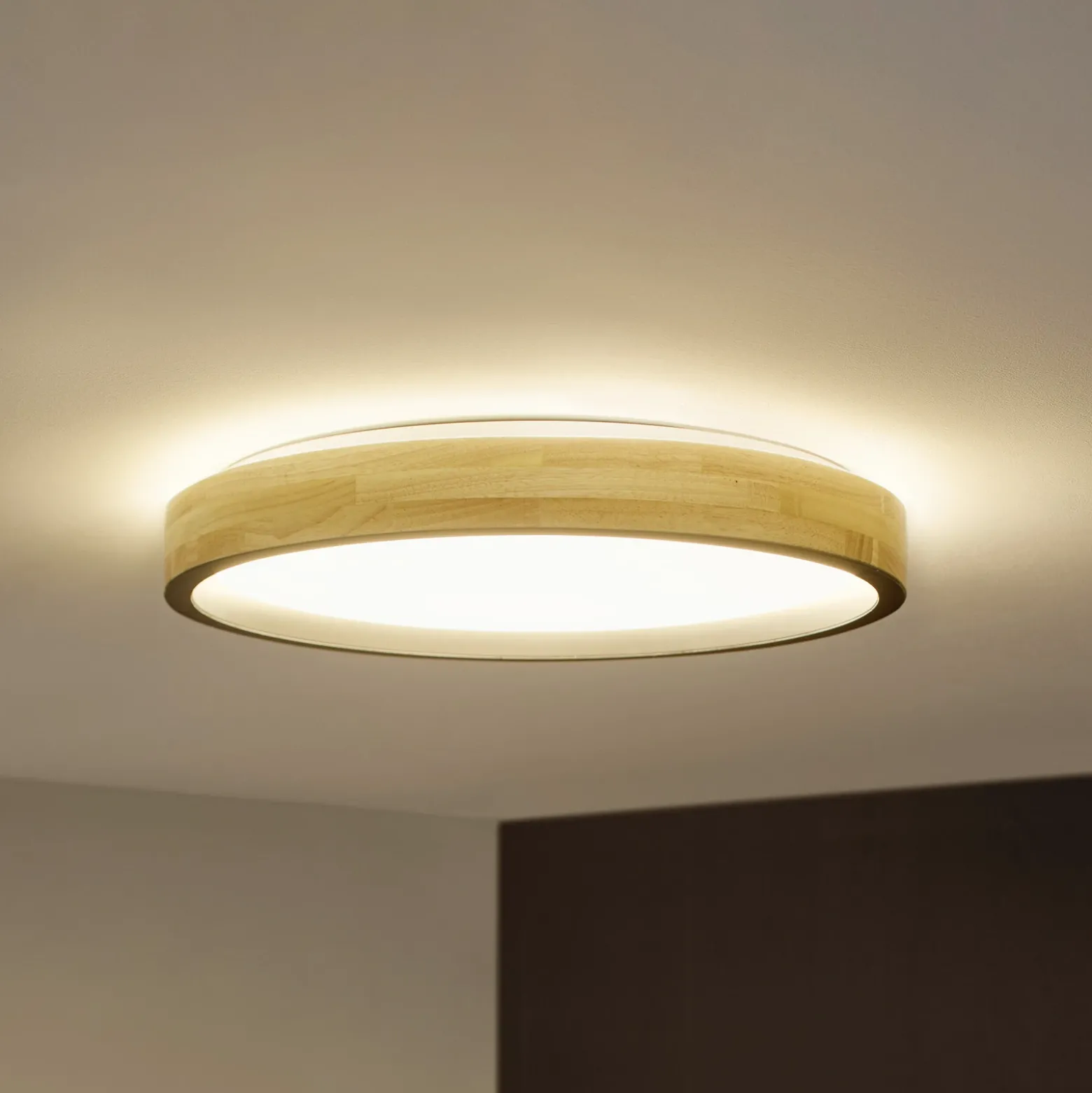 Lámpara LED de techo OSRAM ORBIS MARIANO, madera/negro, Ø 51 cm, atenuable