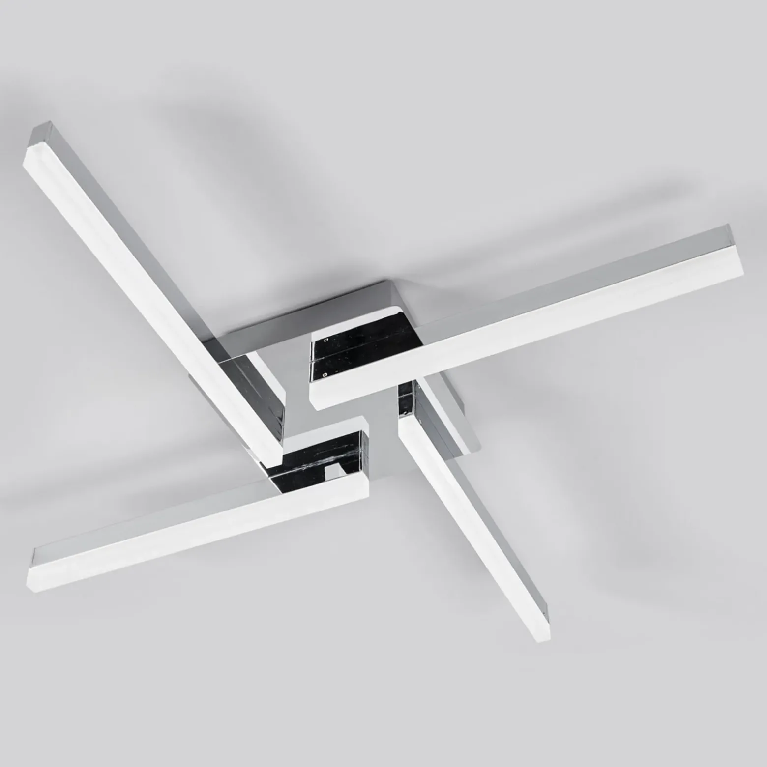 Lámpara LED de techo Patrik de Lindby, 59 cm, 4 luces, cromo, IP44