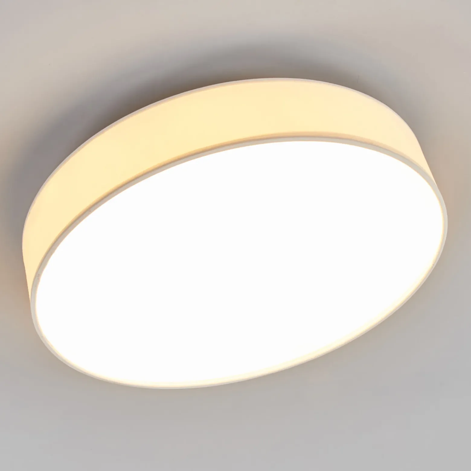 Lámpara LED de techo Saira de Lindby, Ø 40 cm, blanca, textil