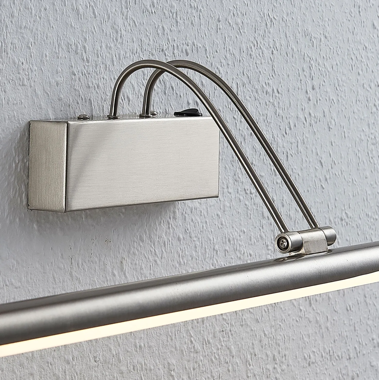 Lámpara LED para cuadros Lindby Mailine, 69 cm, níquel, interruptor