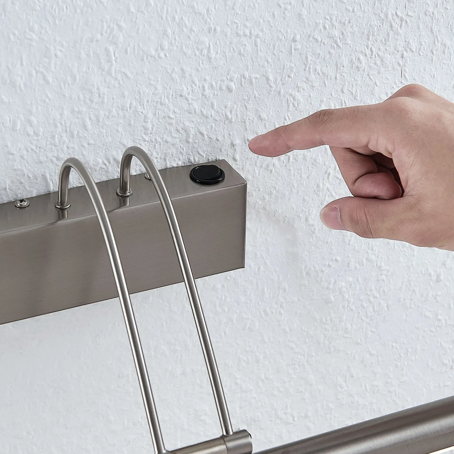 Lámpara LED para cuadros Lindby Mailine, 69 cm, níquel, interruptor