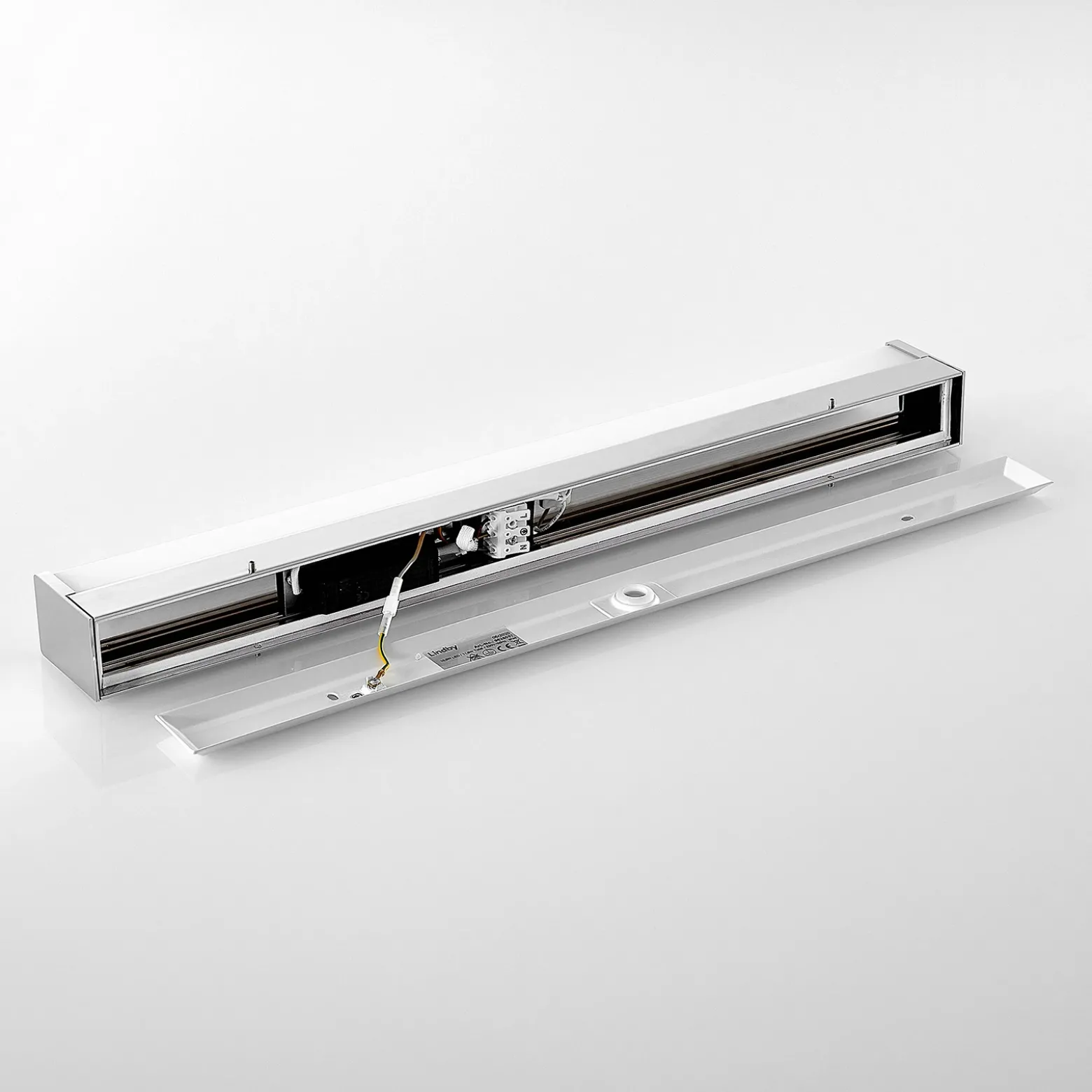 Lámpara LED para cuarto de baño Klea de Lindby, 60 cm, cromo, metal, IP44