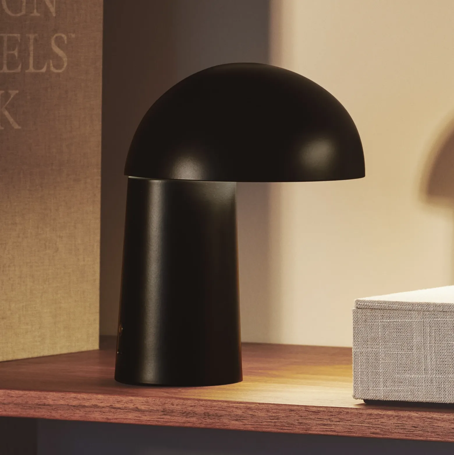 Lámpara LED recargable de mesa Faye Portable, negra, atenuable, USB