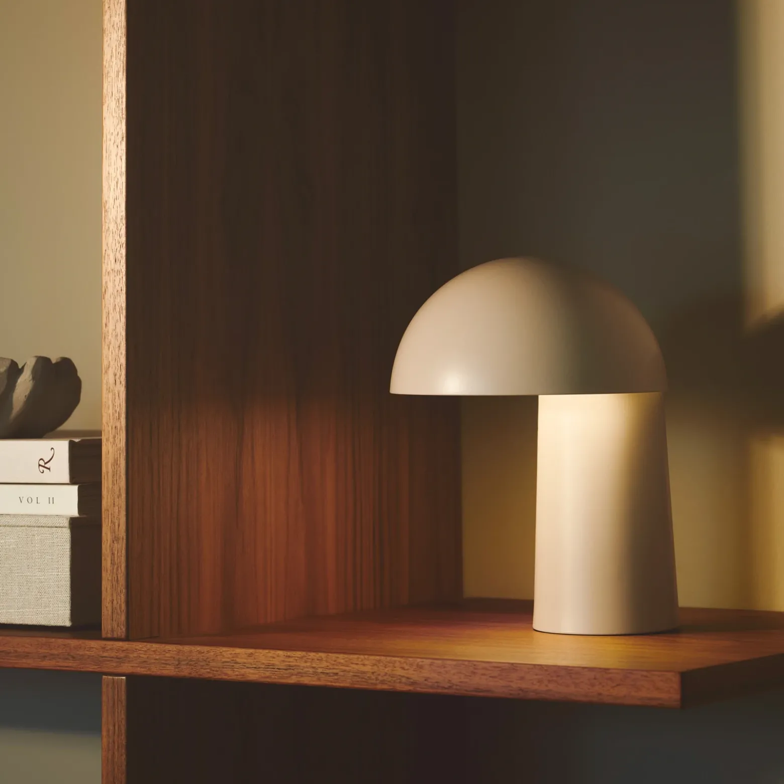 Lámpara LED recargable de mesa Faye Portable, beige, atenuable, USB