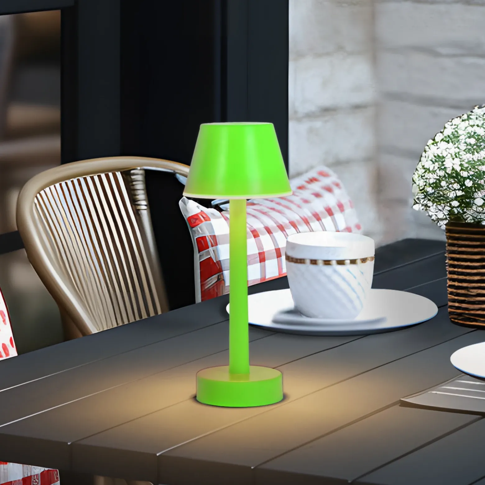 Lámpara LED recargable Lindby Gaja, verde, USB, IP44, RGBW, atenuable