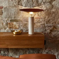 Lámpara mesa LED Rebound travertino cuero marrón