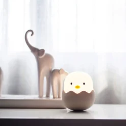 Lámpara nocturna LED Eggy Egg con batería