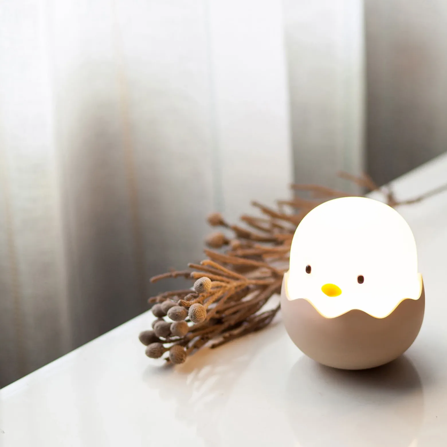 Lámpara nocturna LED Eggy Egg con batería