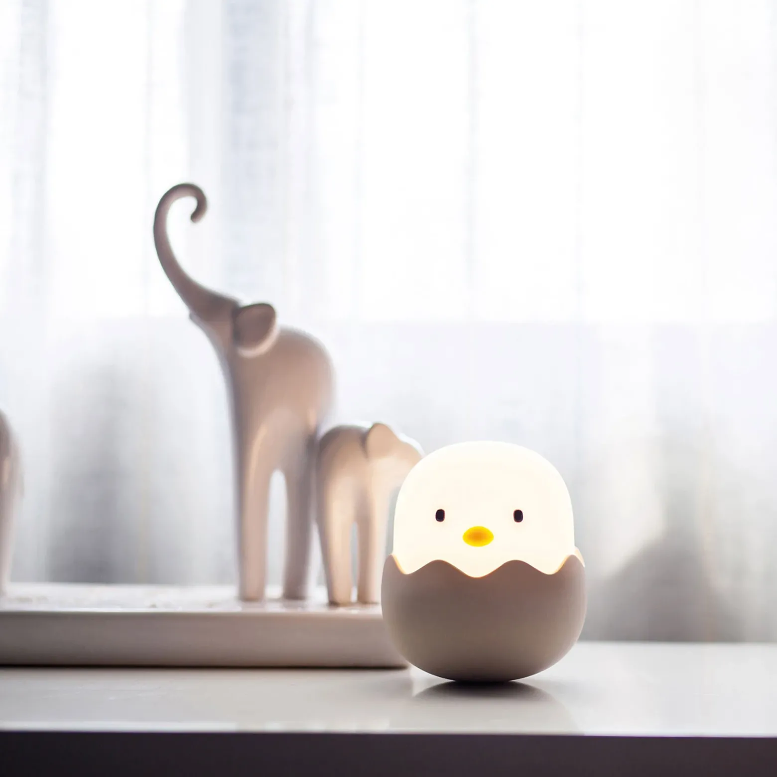 Lámpara nocturna LED Eggy Egg con batería