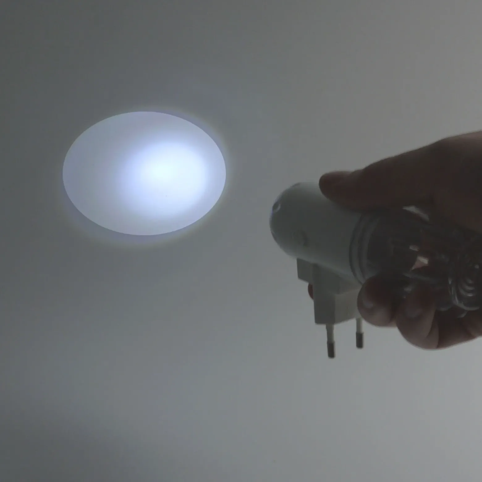Lámpara nocturna LED multifunción 3 en 1