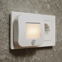 Lámpara nocturna LED para enchufe OSRAM LUNETTA HALL Sensor PIR blanco