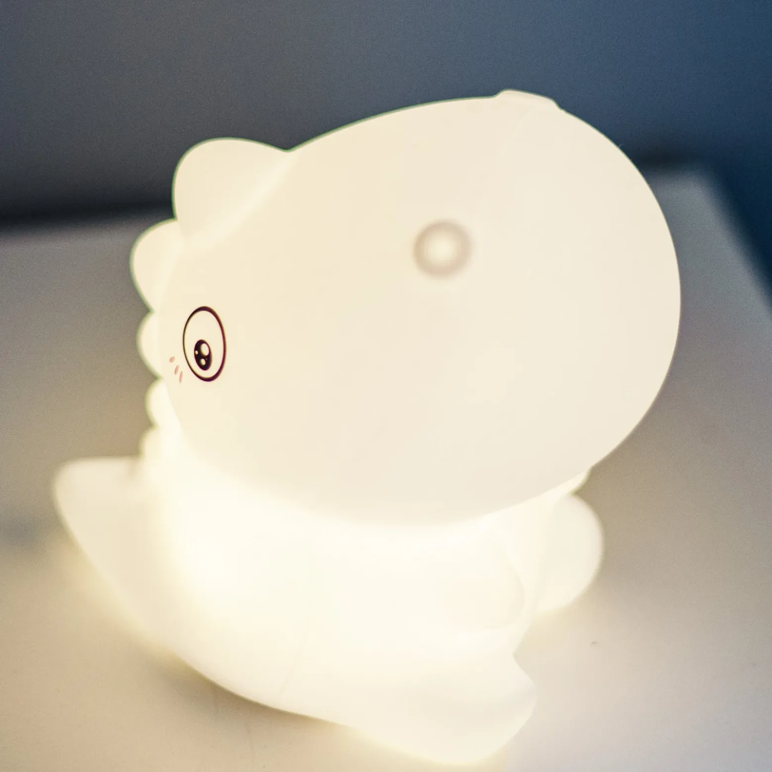 Lámpara nocturna LED recargable «Dino», blanca, altura 15 cm, RGB, táctil