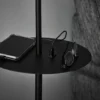 Lámpara pie Linear, estación de carga USB, negro