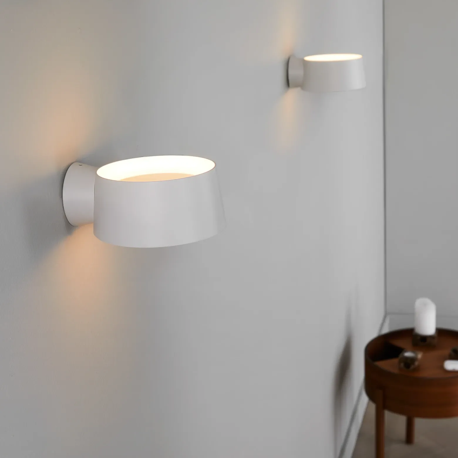 LOOM DESIGN Aplique de pared LED Cookie, blanco, aluminio, Ø 15 cm