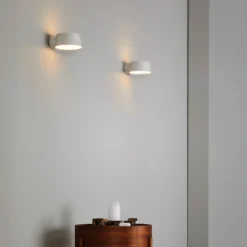 LOOM DESIGN Aplique de pared LED Cookie, blanco, aluminio, Ø 15 cm