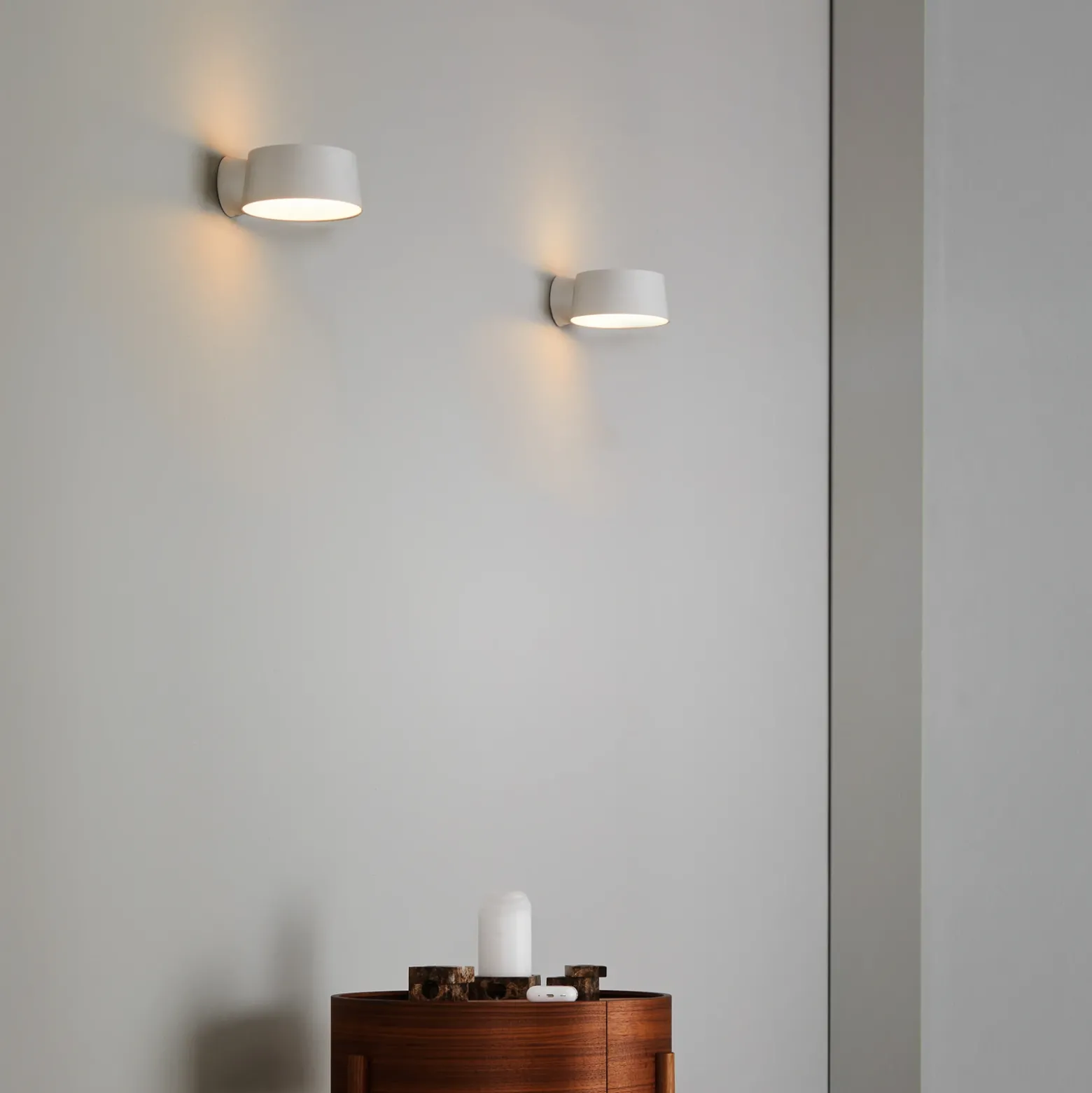 LOOM DESIGN Aplique de pared LED Cookie, blanco, aluminio, Ø 15 cm