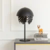 Lucande Aparas lámpara de mesa look hoja, negro-oro