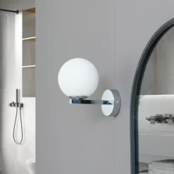 Lucande aplique de pared Bidolo, color cromo, cristal, Ø 12 cm, IP44