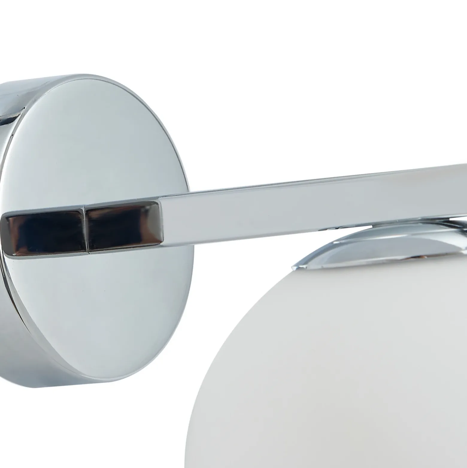 Lucande aplique de pared Bidolo, color cromo, cristal, Ø 12 cm, IP44