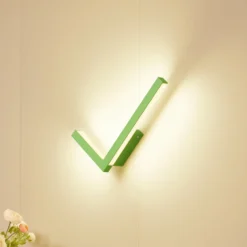 Lucande aplique de pared LED Check, verde, metal, CCT, atenuable