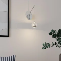 Lucande Aplique de pared LED Hayley, color cromo, cristal, altura 34 cm