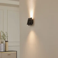 Lucande aplique de pared LED Magya, negro, 2 luces, angular