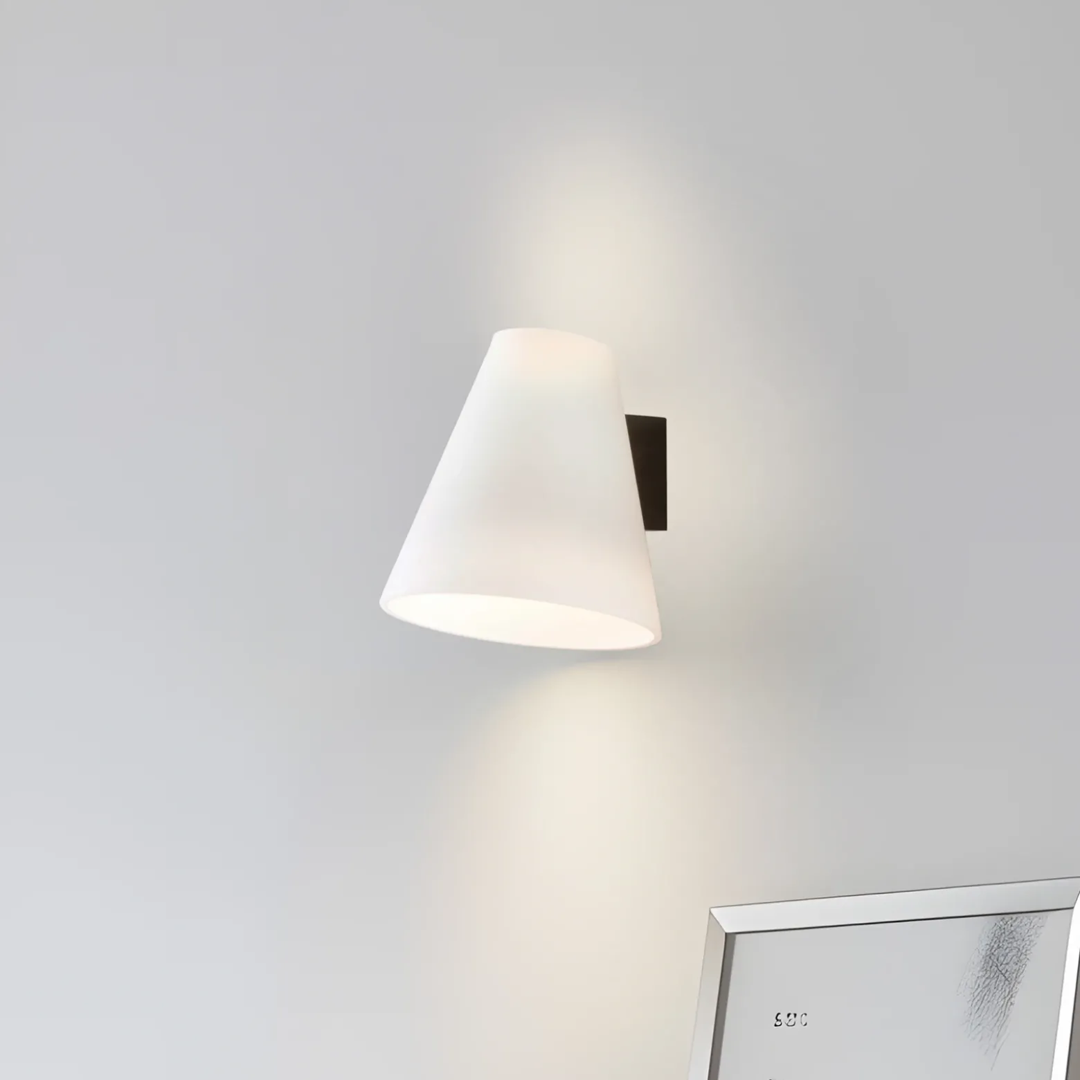 Lucande aplique de pared Timido, blanco/negro, cristal, 16,5 cm de altura