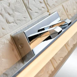 Lucande Aplique LED para baño Julie, 75cm, cromo, metal, IP44