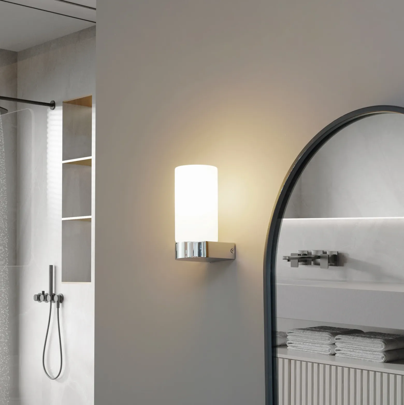 Lucande Basolo aplique para baño, cromo, altura 17,2 cm, cristal