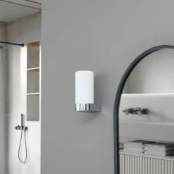 Lucande Basolo aplique para baño, cromo, altura 17,2 cm, cristal