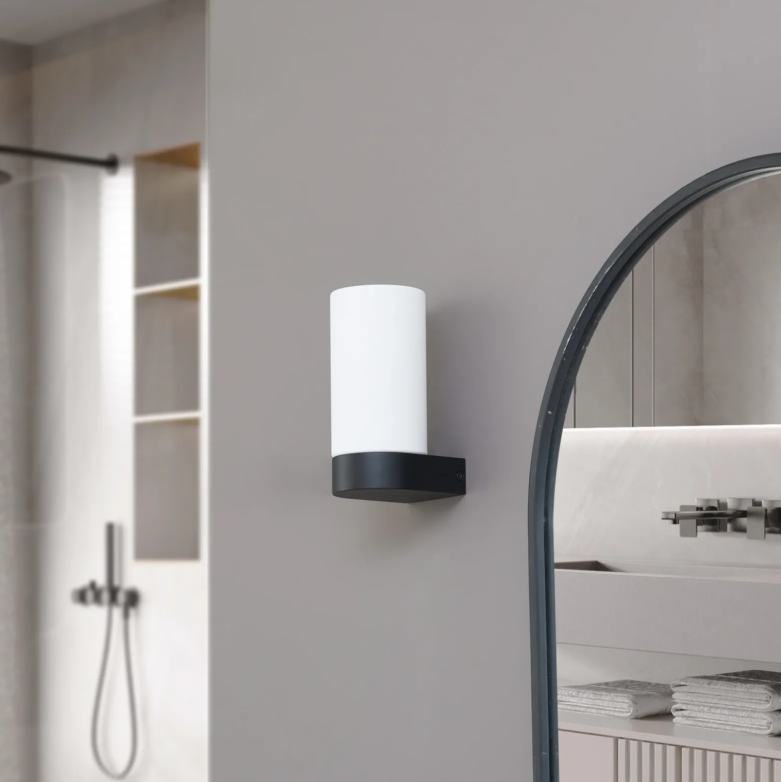 Lucande Basolo aplique para baño, negro, altura 17,2 cm, cristal