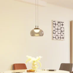 Lucande Lámpara colgante LED Dain, 1 luz, gris humo, cristal