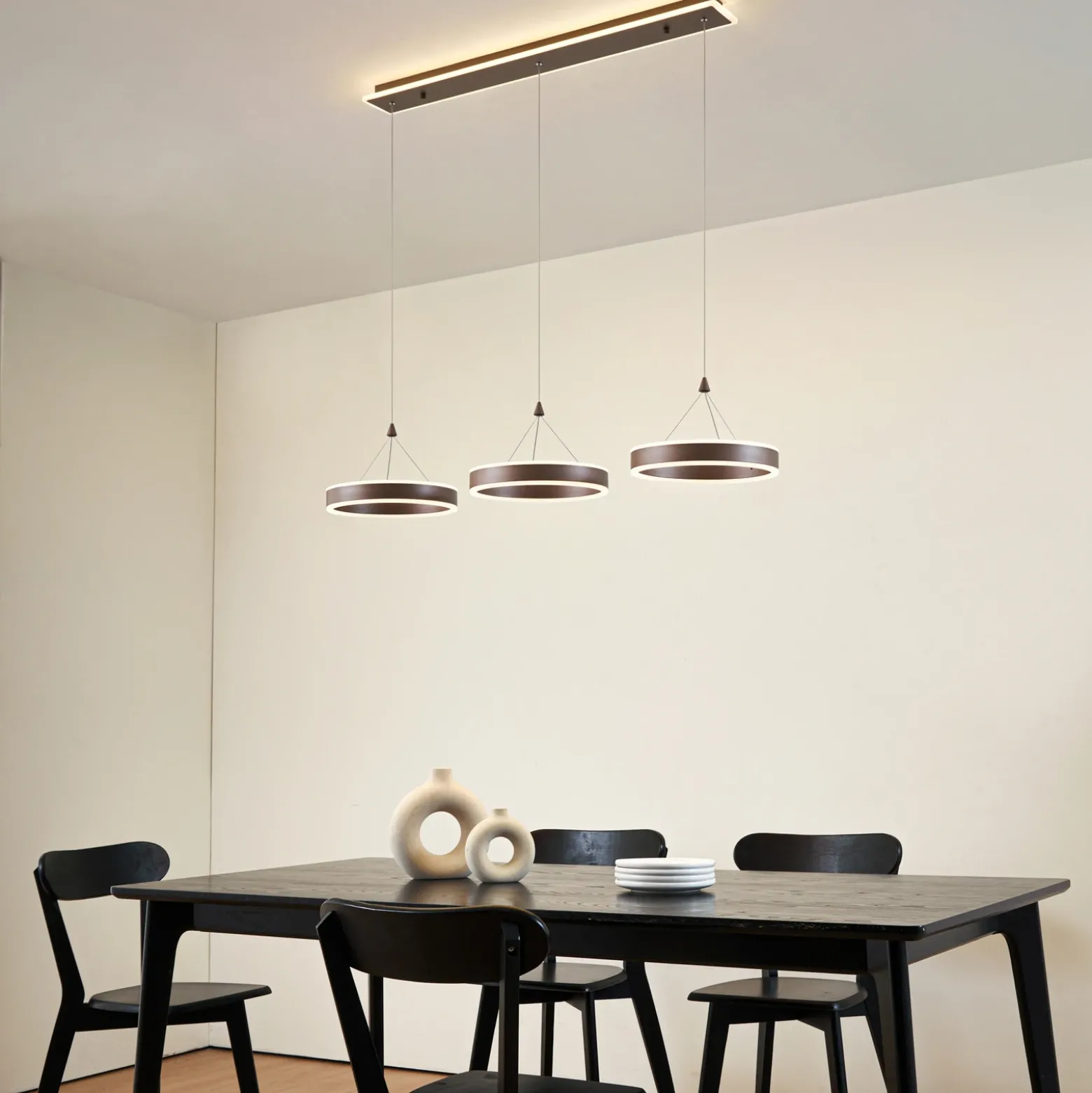 Lucande Lámpara colgante LED Kolo, 114 cm, 3 luces, marrón, atenuable