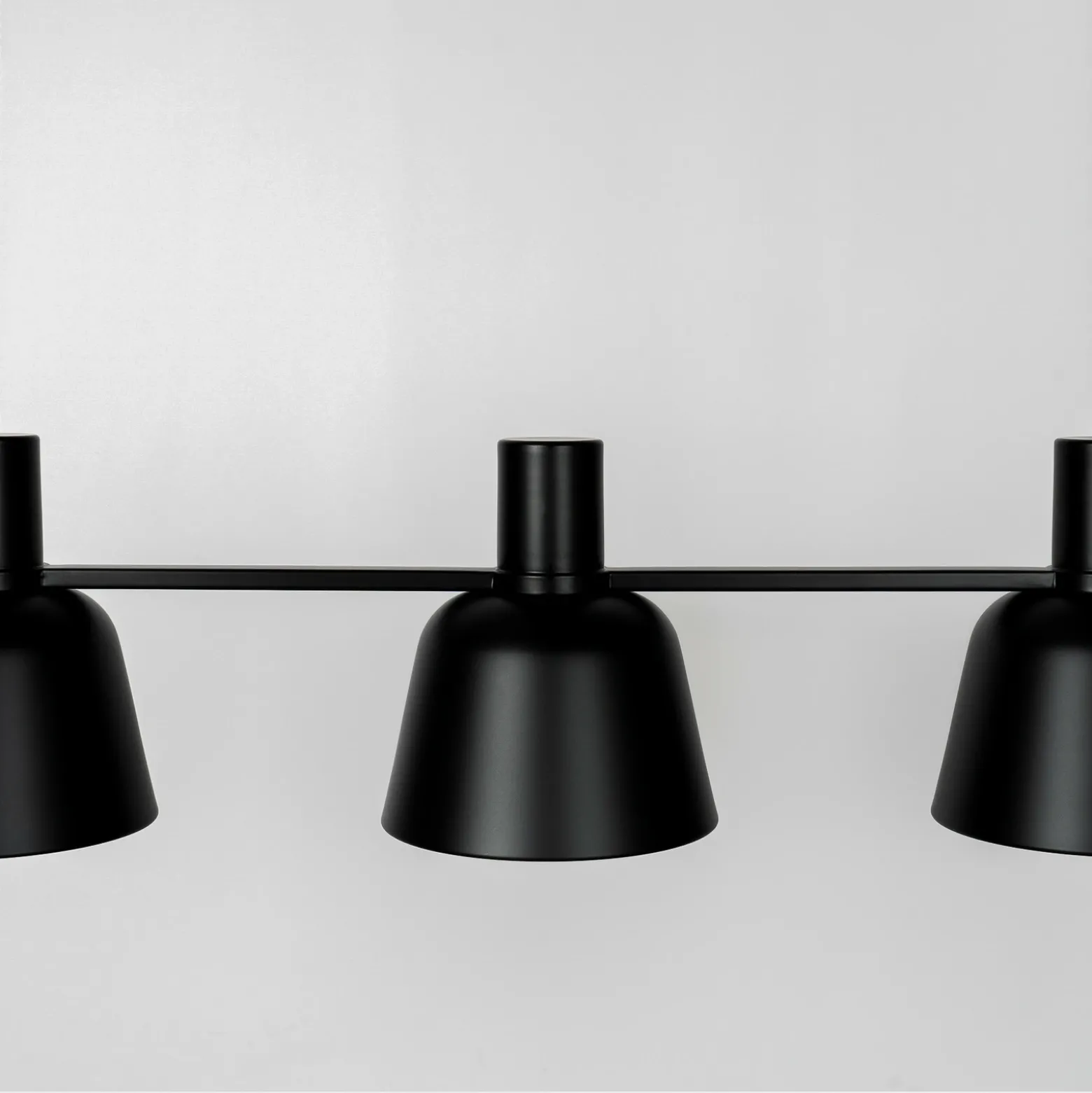 Lucande Lámpara colgante Servan, negra, 3 luces