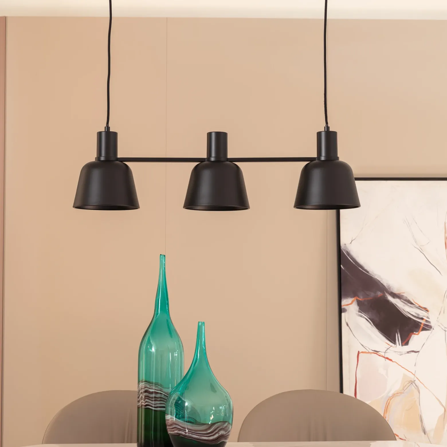 Lucande Lámpara colgante Servan, negra, 3 luces