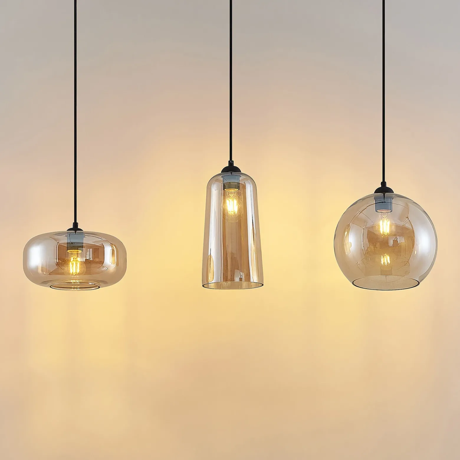 Lucande lámpara colgante Wilja, ámbar, vidrio, 111 cm, 3 luces, E27