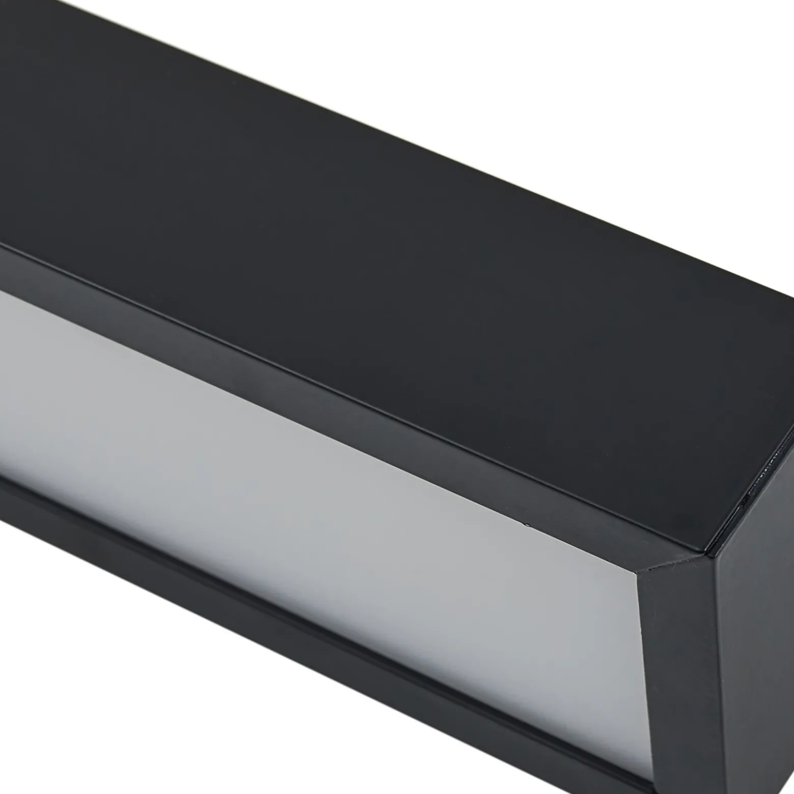 Lucande Lámpara de espejo LED Zafira, negra, aluminio, 90 cm, IP44