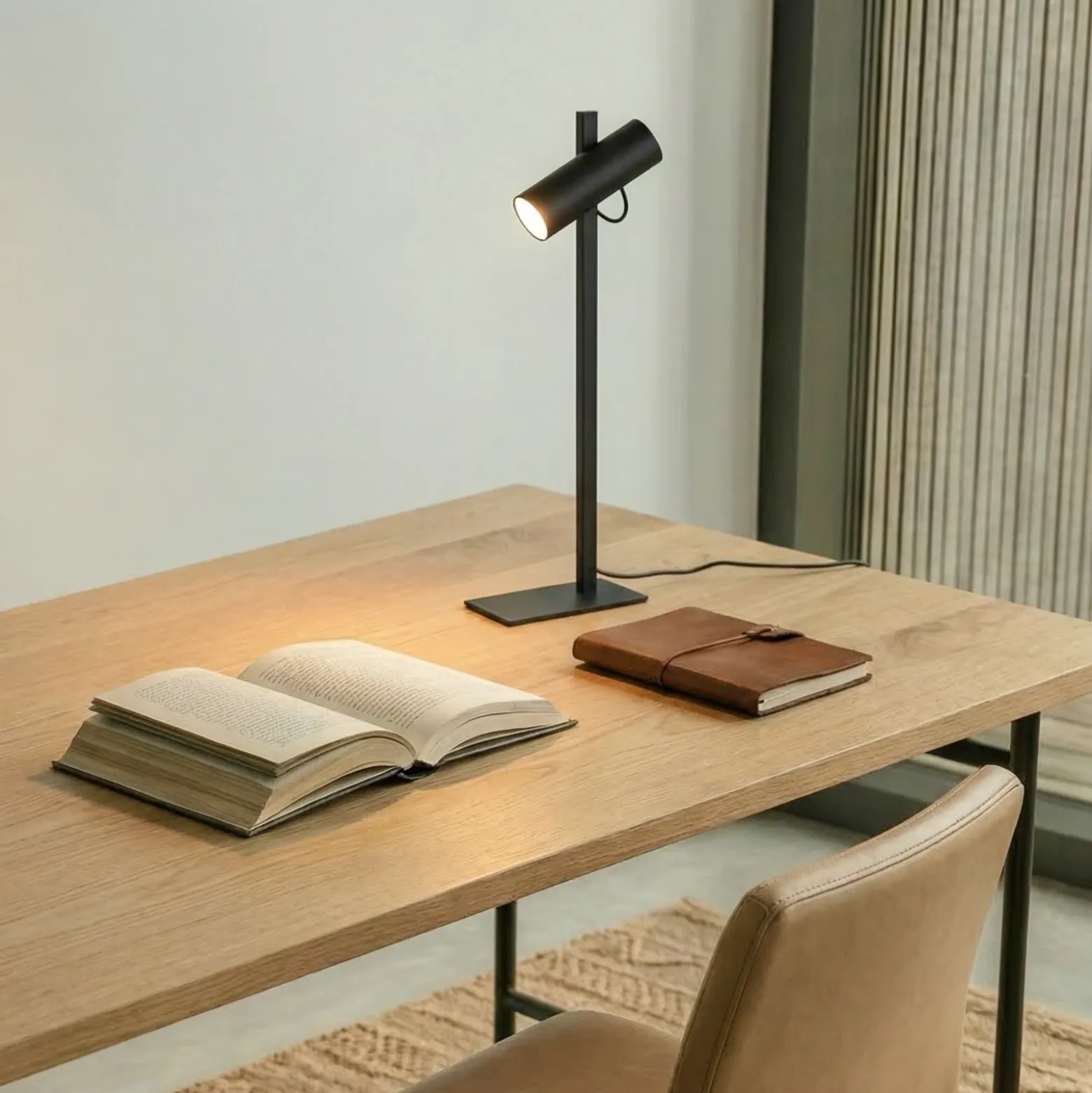 Lucande Lámpara de mesa Lysias, negra, metal, altura 55 cm