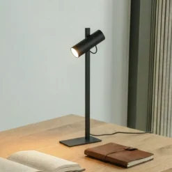 Lucande Lámpara de mesa Lysias, negra, metal, altura 55 cm